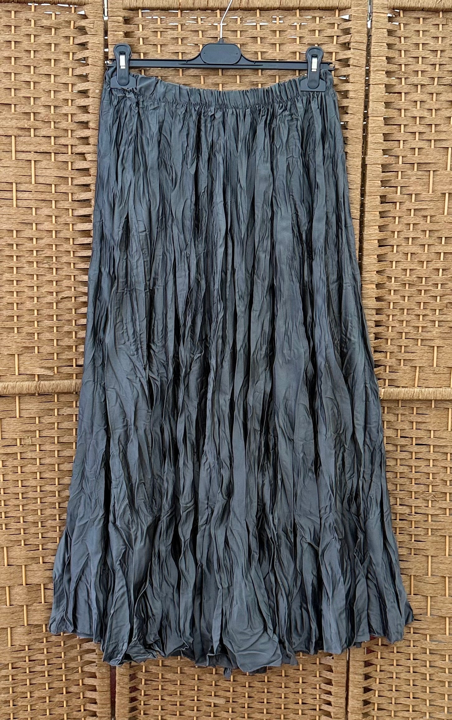 Long Crinkle Fabric Skirt