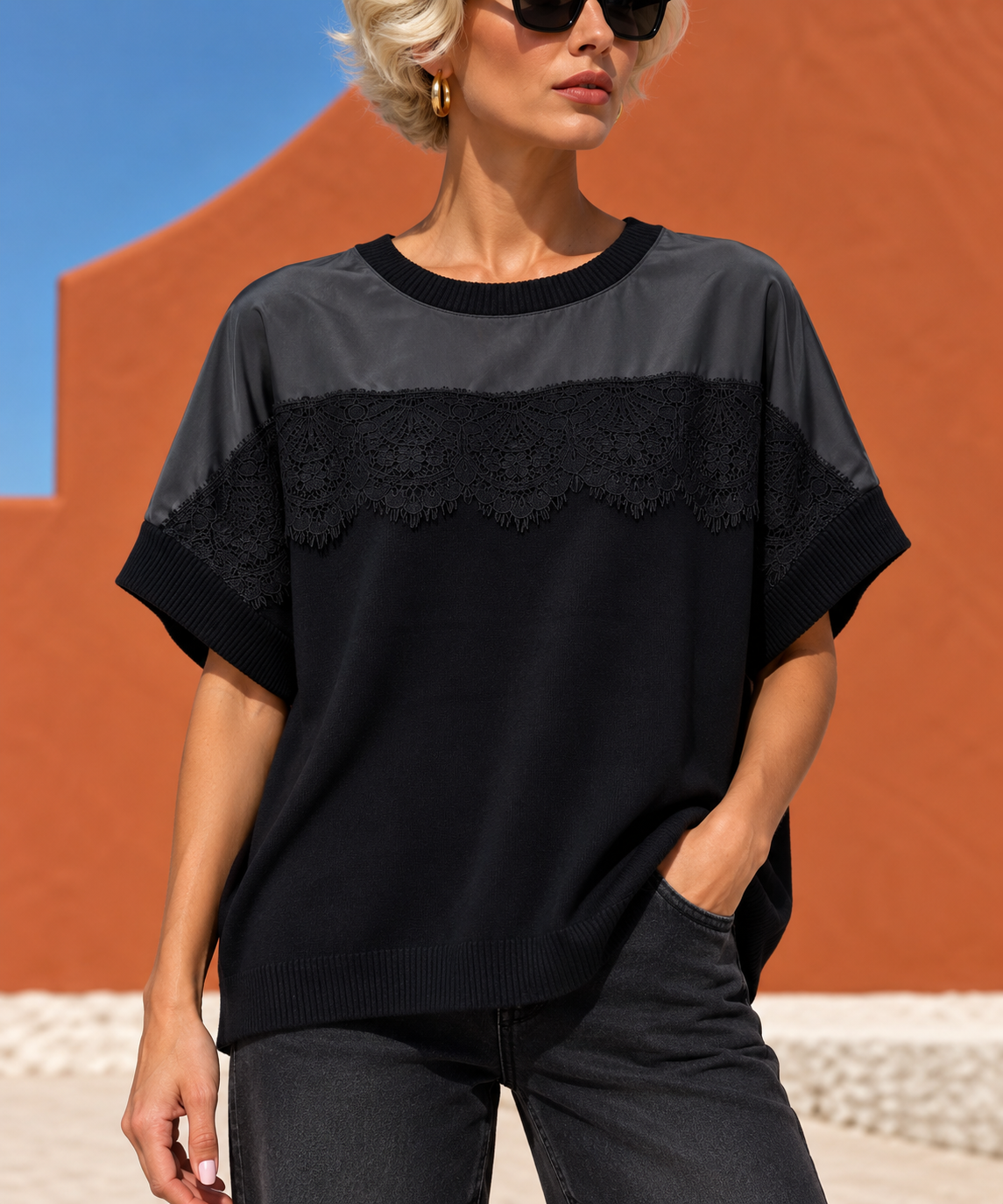 Short sleeved knitted sweater with lace and eco leather