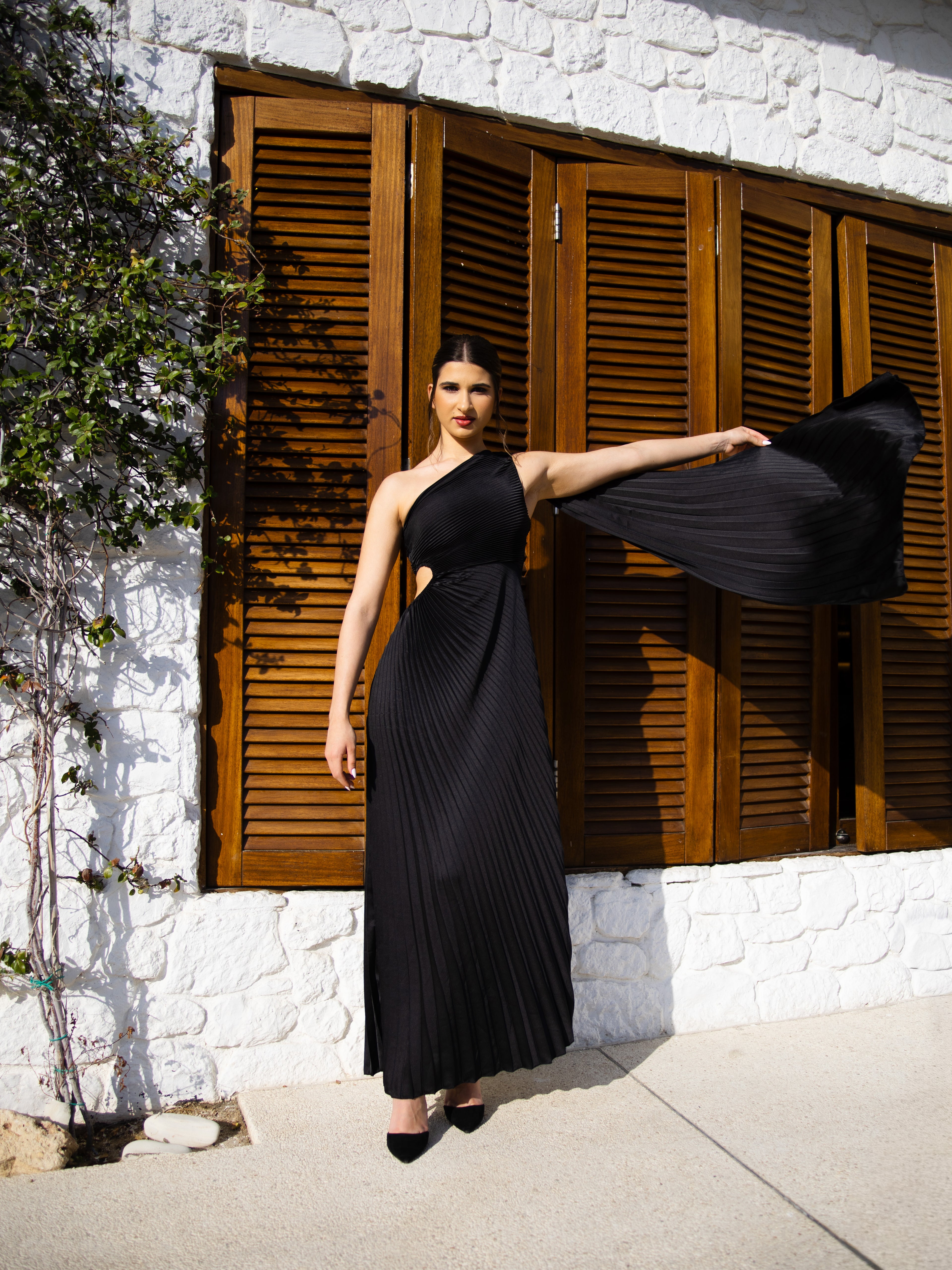 Black Plissé Sleeveless Evening Dress