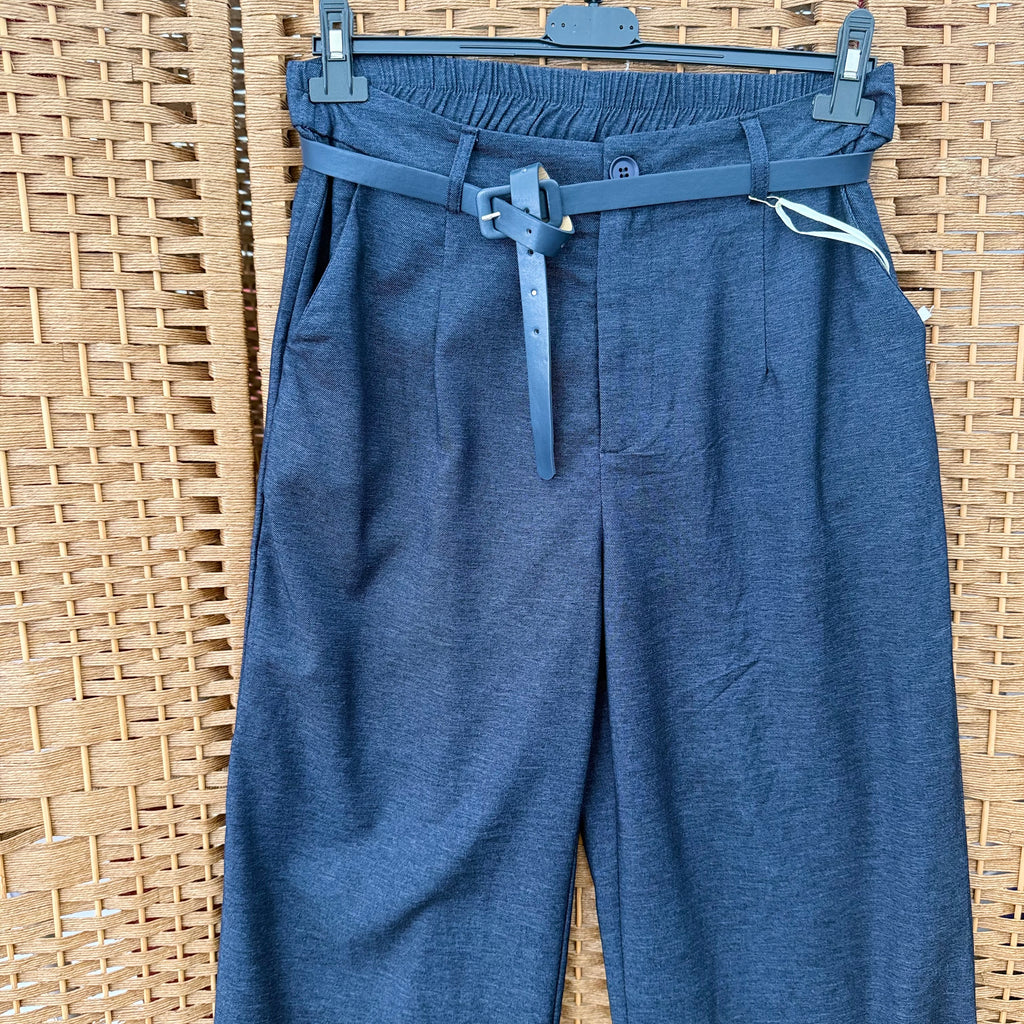 Trousers in dark blue lightweight denim