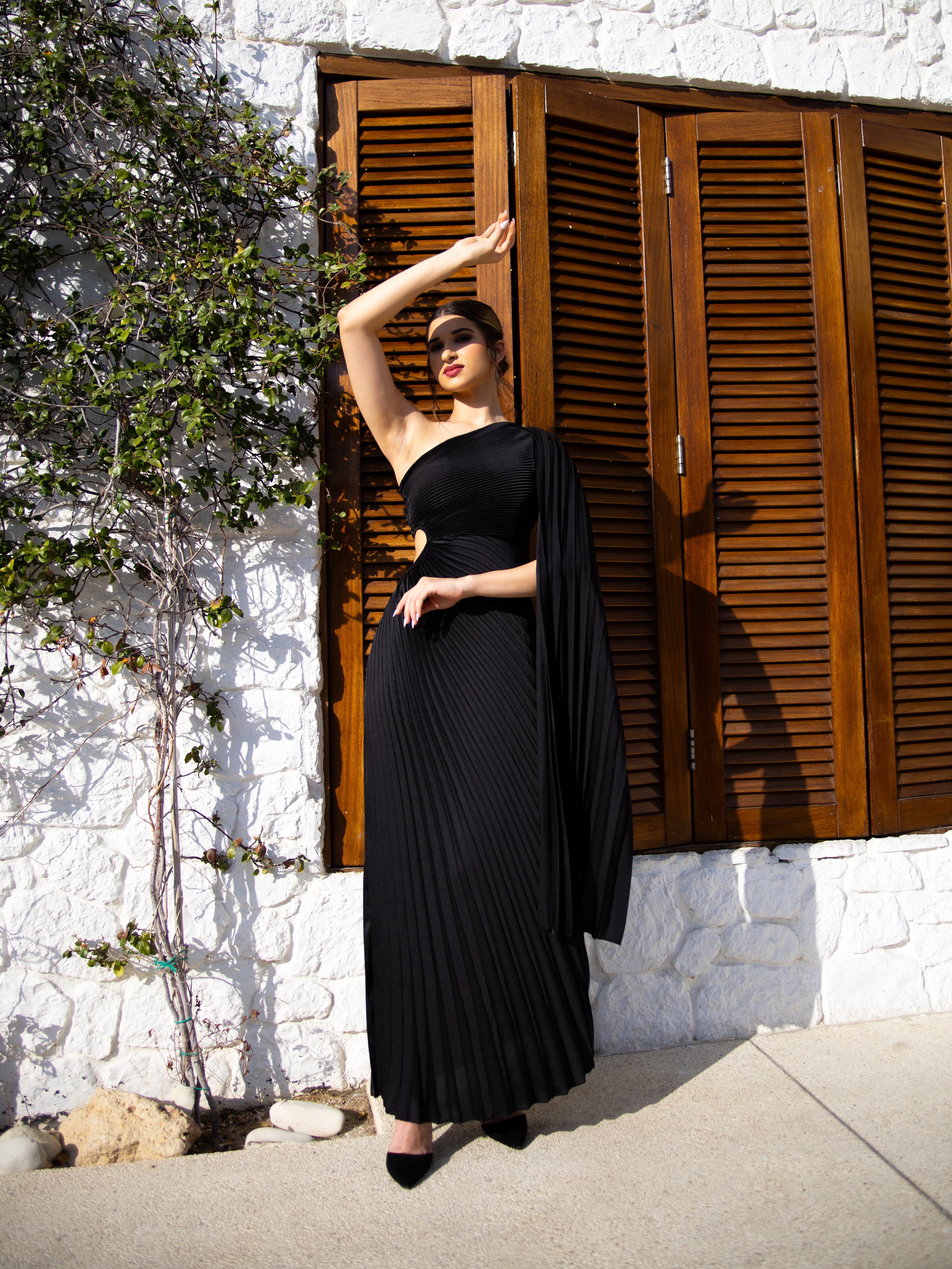Black Plissé Sleeveless Evening Dress
